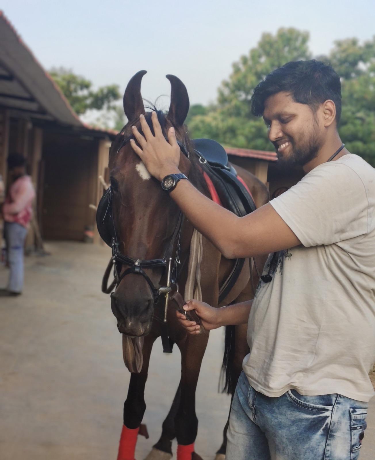 Guide bonding with a horse before a ride